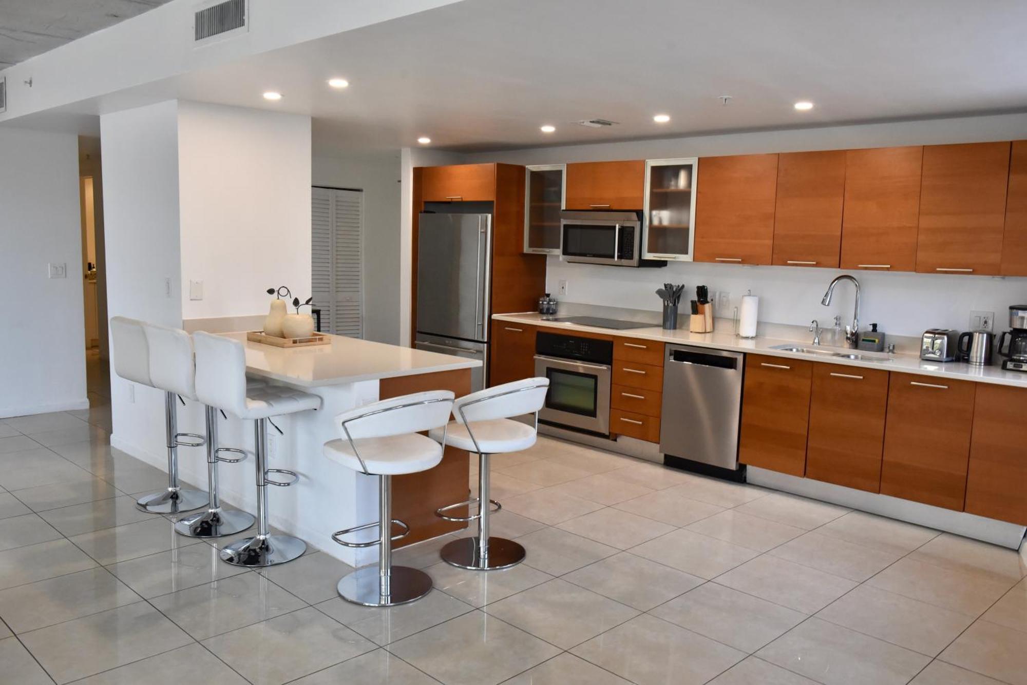 Apartment 515-trendy 2bd2ba Midtown Huge Private Patio! *