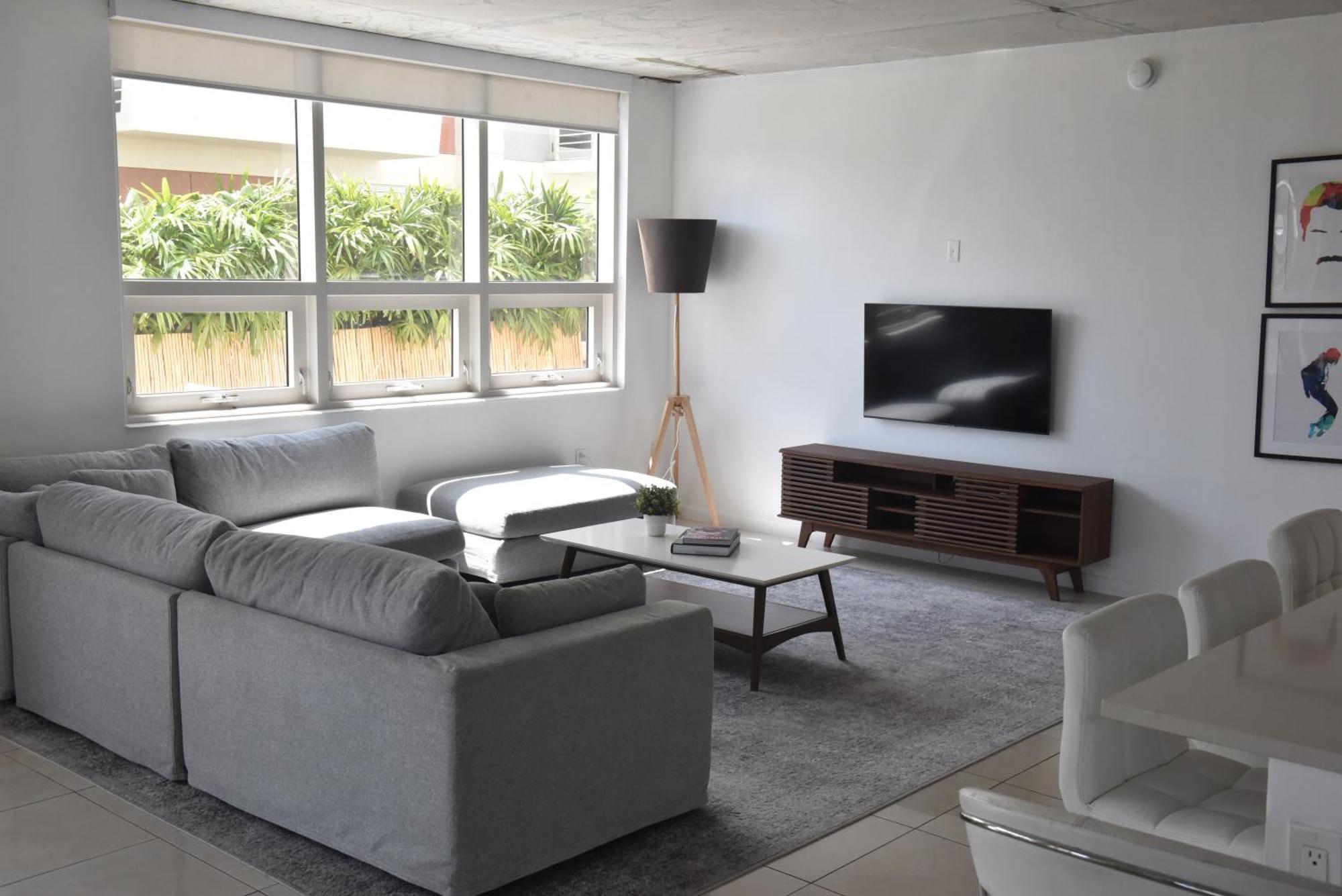 515-trendy 2bd2ba Midtown Huge Private Patio!