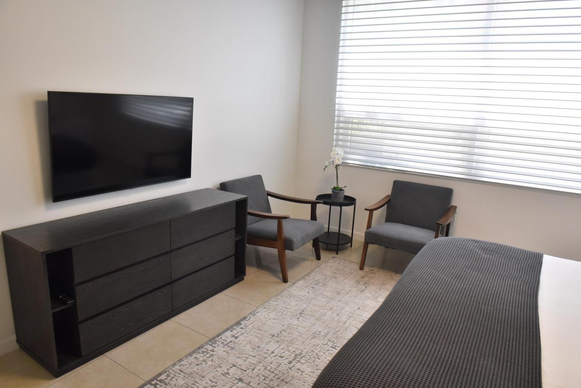 515-trendy 2bd2ba Midtown Huge Private Patio! Apartment *